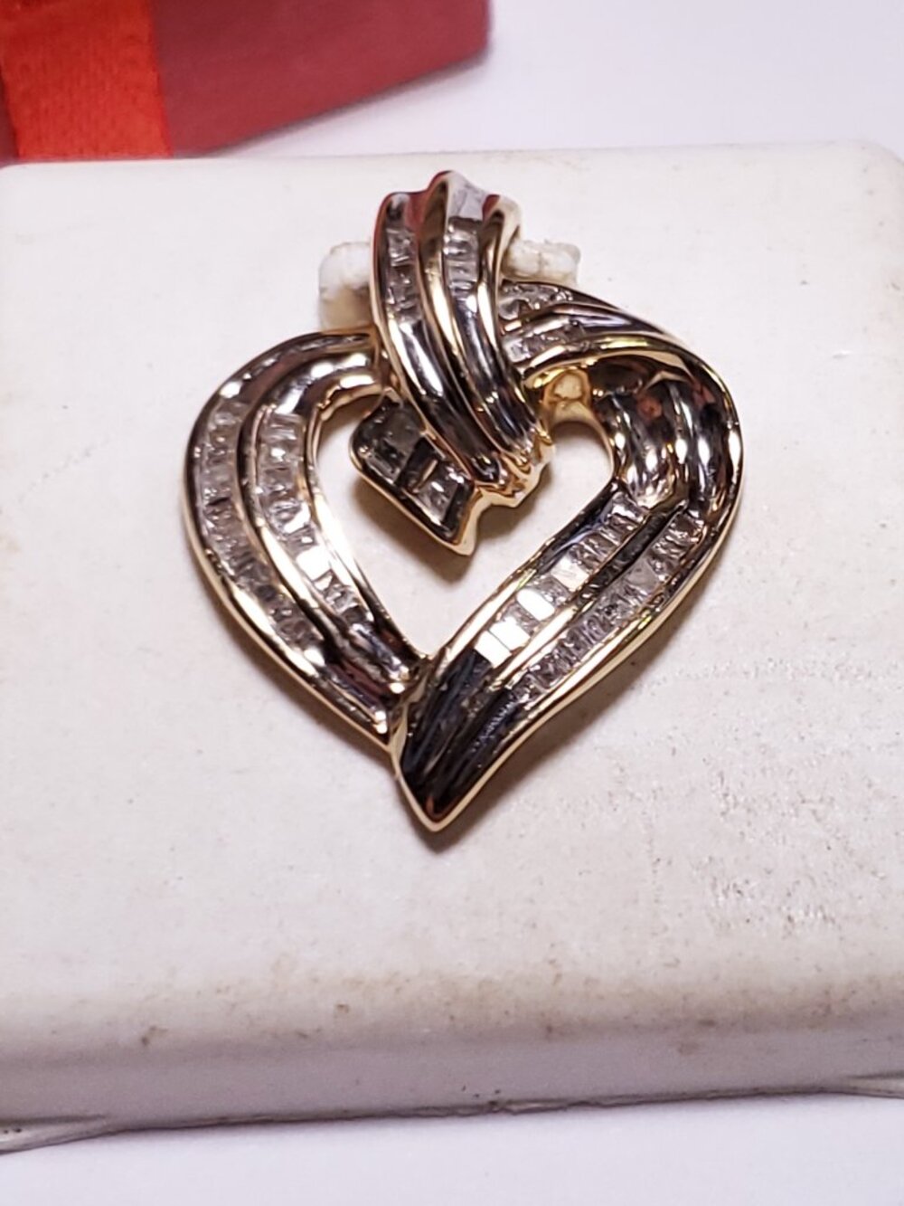 Estate .33ctw Natural Baguette Diamond Channel looped 10Kt YG Heart Pendant24646